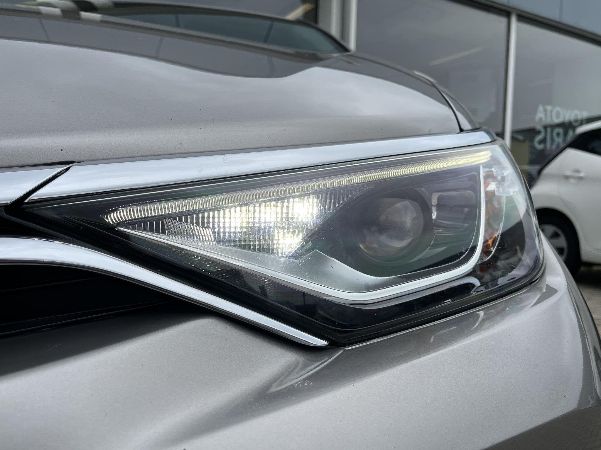 Toyota Auris 1.8 Hybrid Executive | Parkeersensoren | Trekha, 136 pk, Gebruikt, Euro 6, 4 cilinders