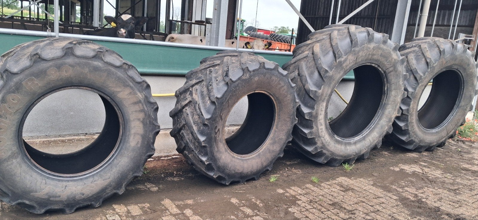 Michelin en Mitas banden, Zakelijke goederen, Ophalen