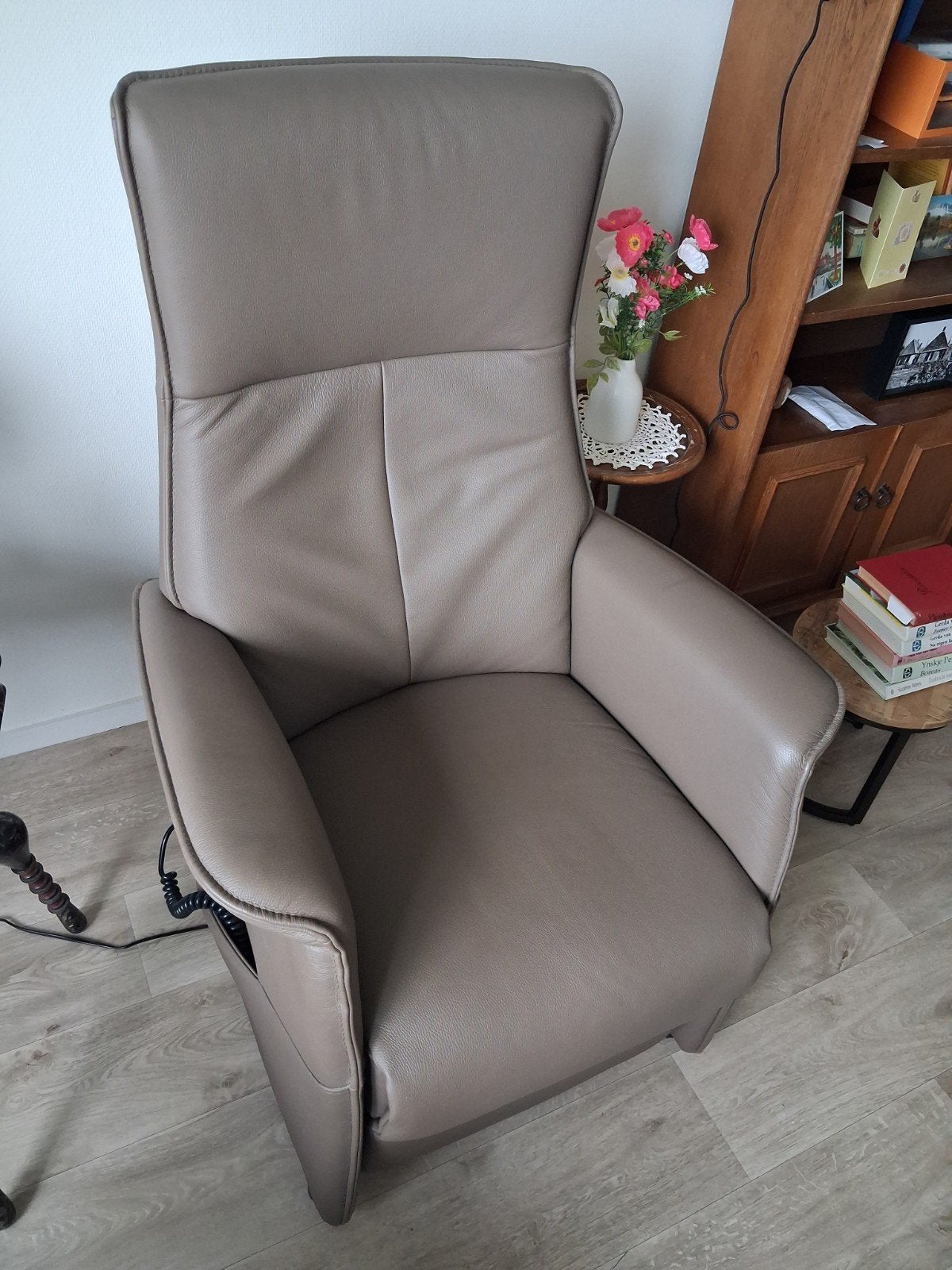 Relaxfauteuil sta op stoel De Toekomst Casa Large uit 2023, Ophalen, Leer, Zo goed als nieuw, 50 tot 75 cm