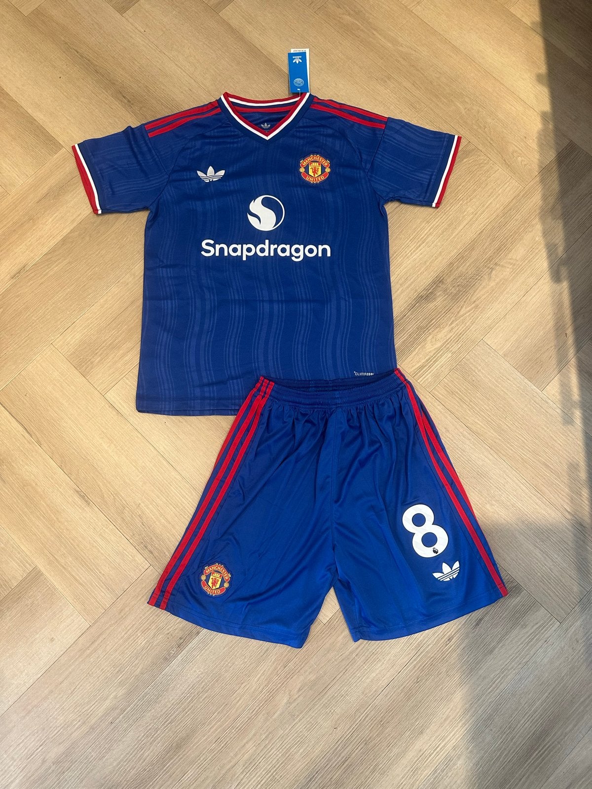 Manchester United 26/27 uittenue (Fernandes 8), Maat S, Ophalen of Verzenden, Zo goed als nieuw, Set