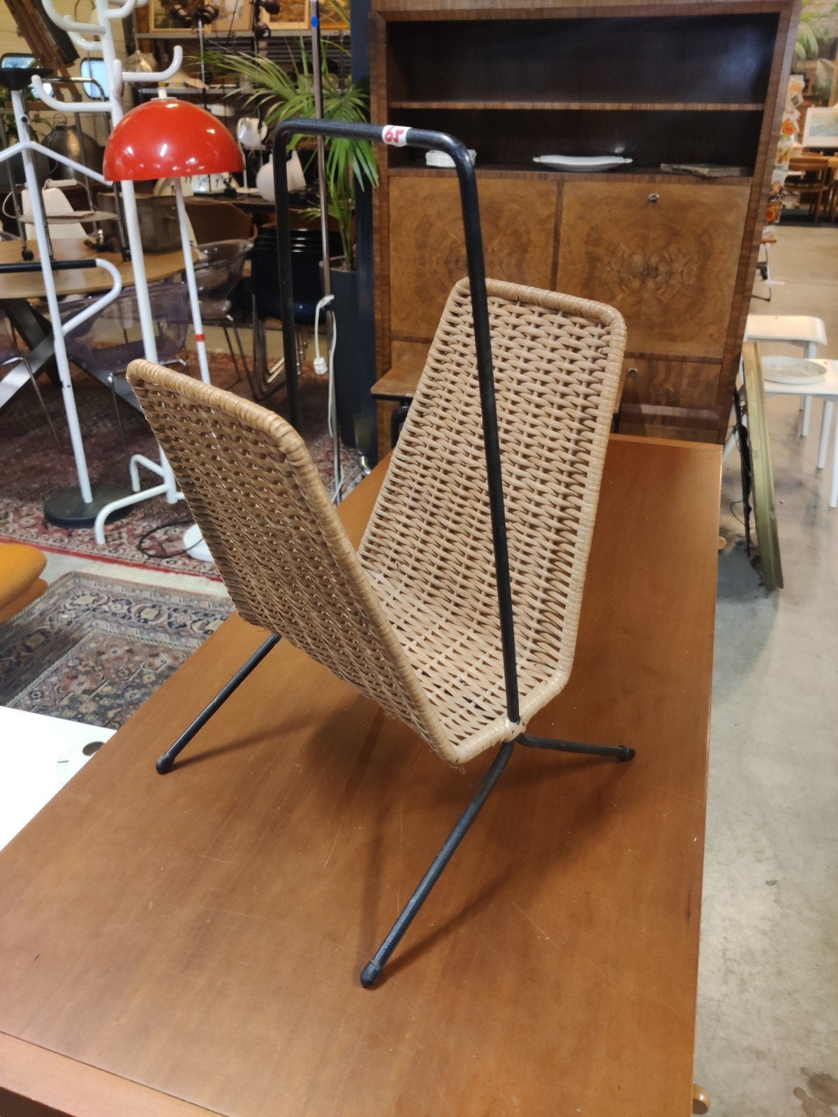 Vintage rotan lectuurbak met metalen frame, Ophalen, Z, Gebruikt, Natuurlijk materiaal