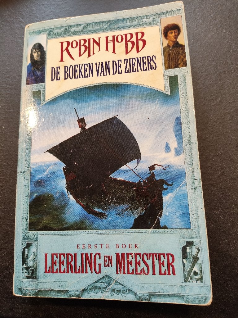 Robin Hobb De Boeken van de Zieners Leerling en Meester, Ophalen of Verzenden, Zo goed als nieuw