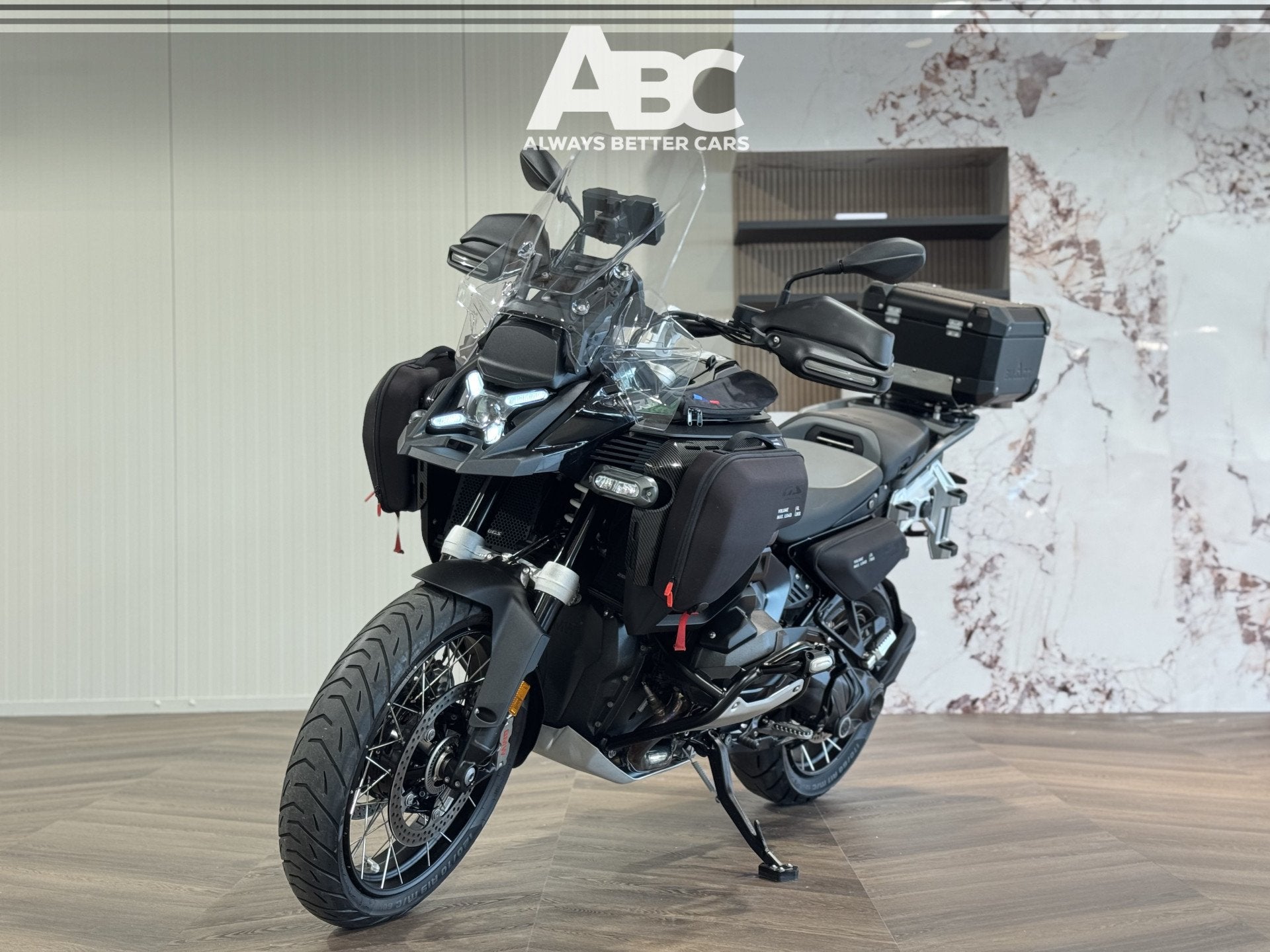 BMW R 1300 GS Adventure Triple Black Carbon (bj 2025), Motoren, Motoren | BMW, Handvatverwarming, Rooseveltlaan 10A
5466AB  VEGHEL, NL