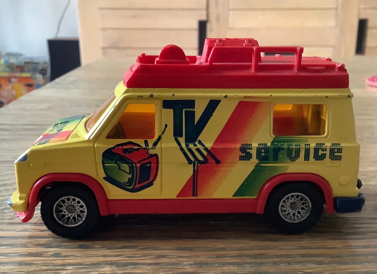 Grote Oude Chevrolet tv bus 1960-1970 13.6 Cm, Ophalen of Verzenden, Gebruikt, Bus of Vrachtwagen