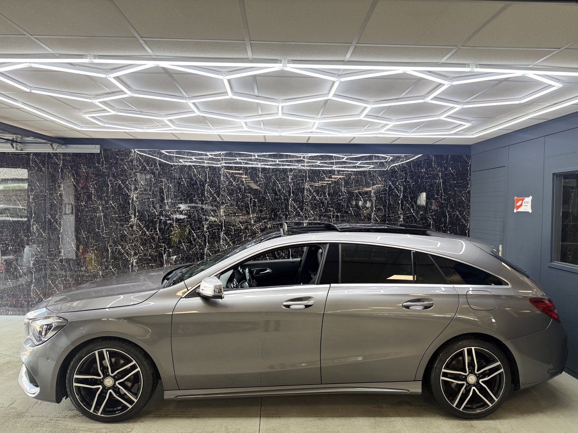 Mercedes-Benz CLA-Klasse Shooting Brake / PANO / 123 UITLAAT, Auto's, CLA, 730 kg, Gebruikt, 4 cilinders