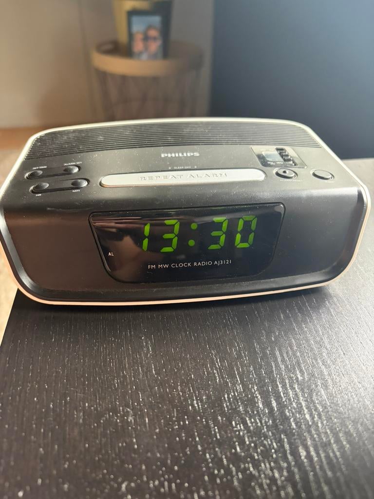 Wekker met radio, Ophalen of Verzenden, Zo goed als nieuw