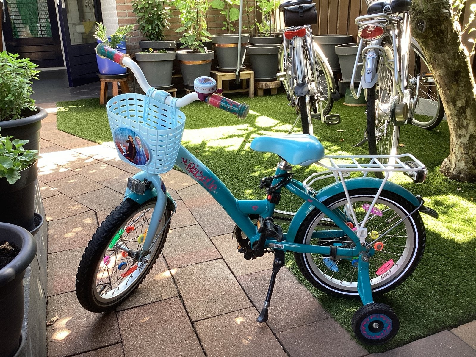 Kinderfiets 16 inch met zijwieltjes en Frozen mandje, Zijwieltjes, Velgrem, Ophalen of Verzenden, 16 tot 20 inch