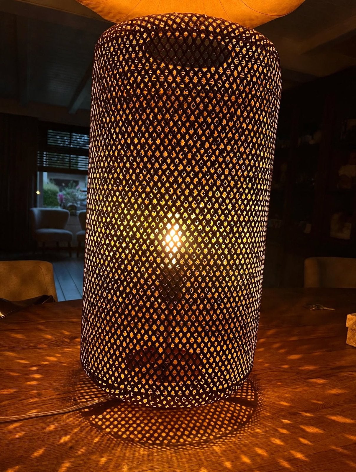 Stijlvolle geperforeerde metalen lamp., Ophalen, 100 tot 150 cm, E27 (groot), Zo goed als nieuw
