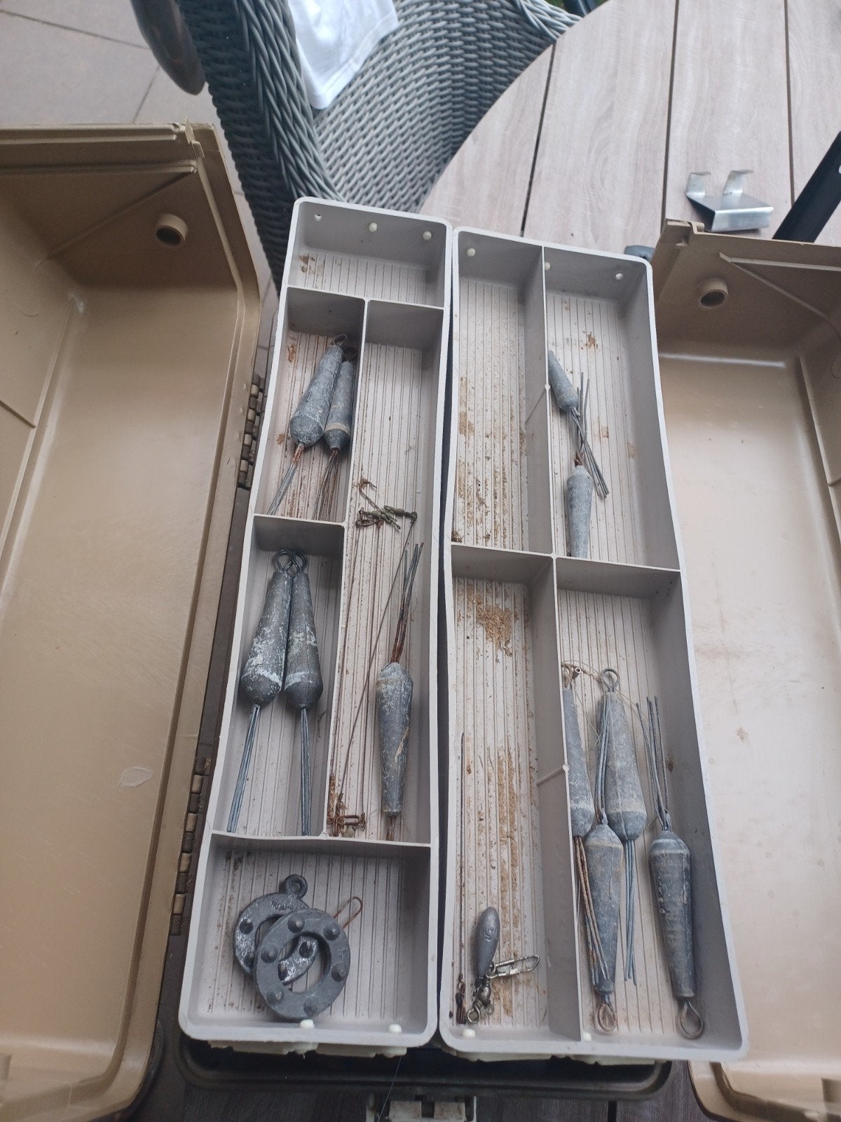 Te koop allerlei visspullen, Ophalen