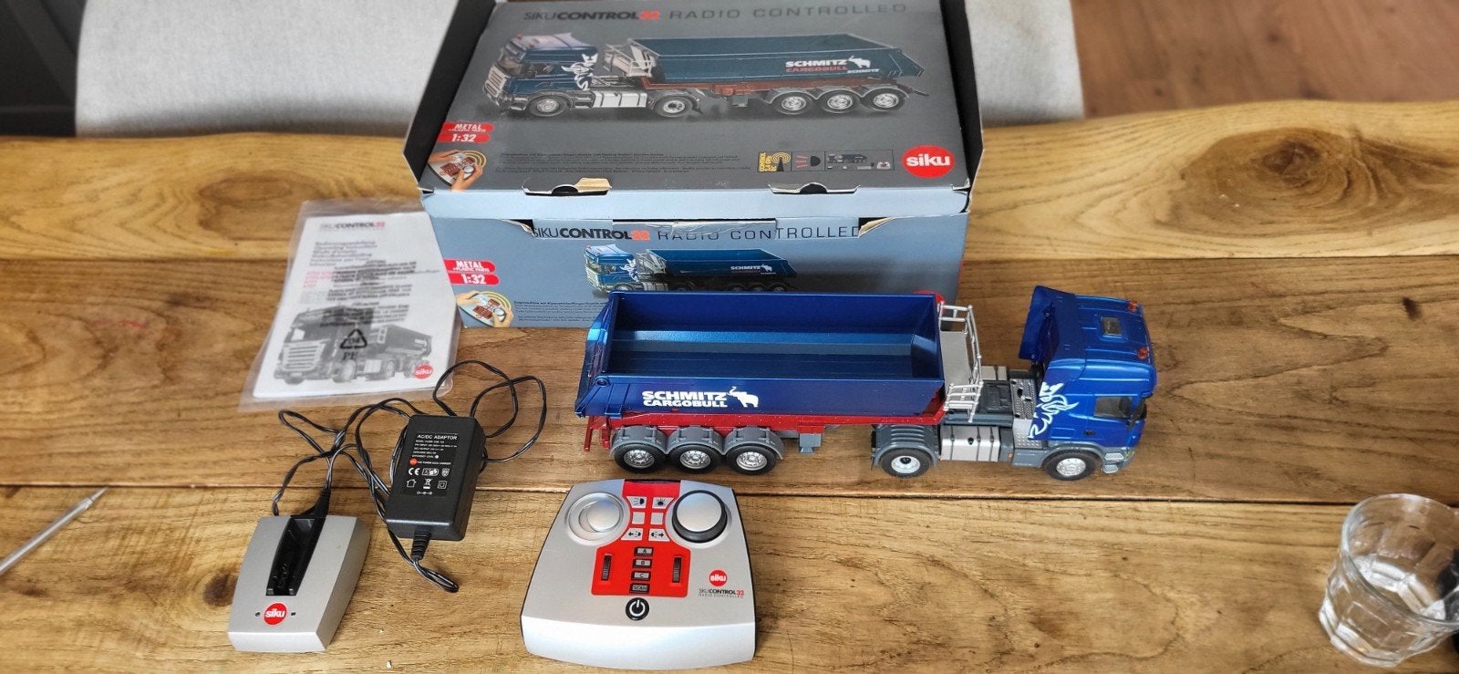 Siku Control 32 Scania R620 met Schmitz Cargobull kieptraile, Ophalen of Verzenden, Gebruikt
