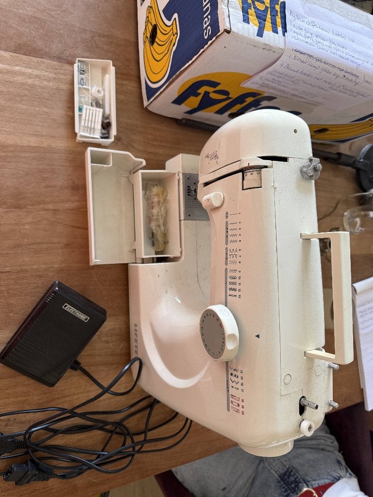 Lifetec LT8709 naaimachine – 20 steken + voetpedaal & acc, Ophalen of Verzenden, Zo goed als nieuw, Naaimachine, Overige merken