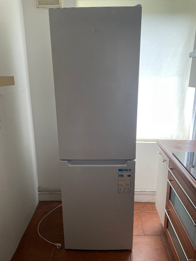 Indesit No Frost Koel-vriescombinatie – A++ – 297L, 200 liter of meer, Zo goed als nieuw, Energieklasse A of zuiniger, 45 tot 60 cm