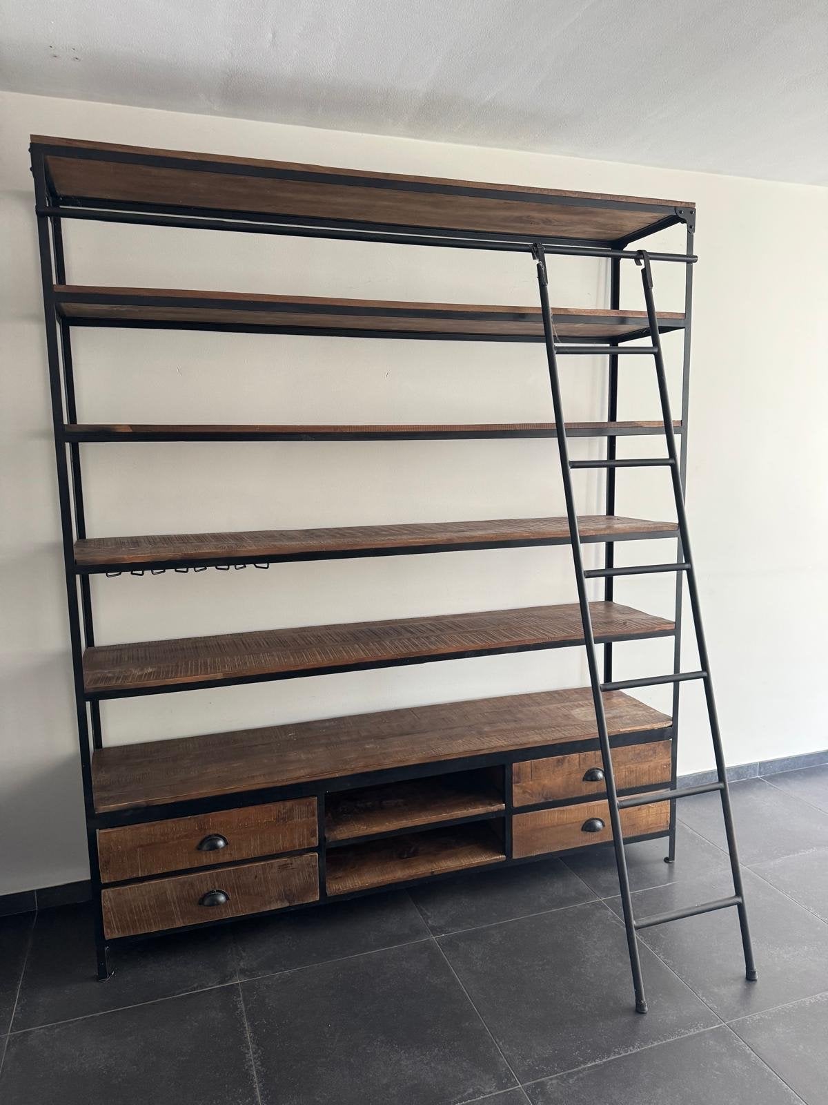 Grote industriële boekenkast met ladder en lades, 200 cm of meer, 150 tot 200 cm, Ophalen of Verzenden, Zo goed als nieuw