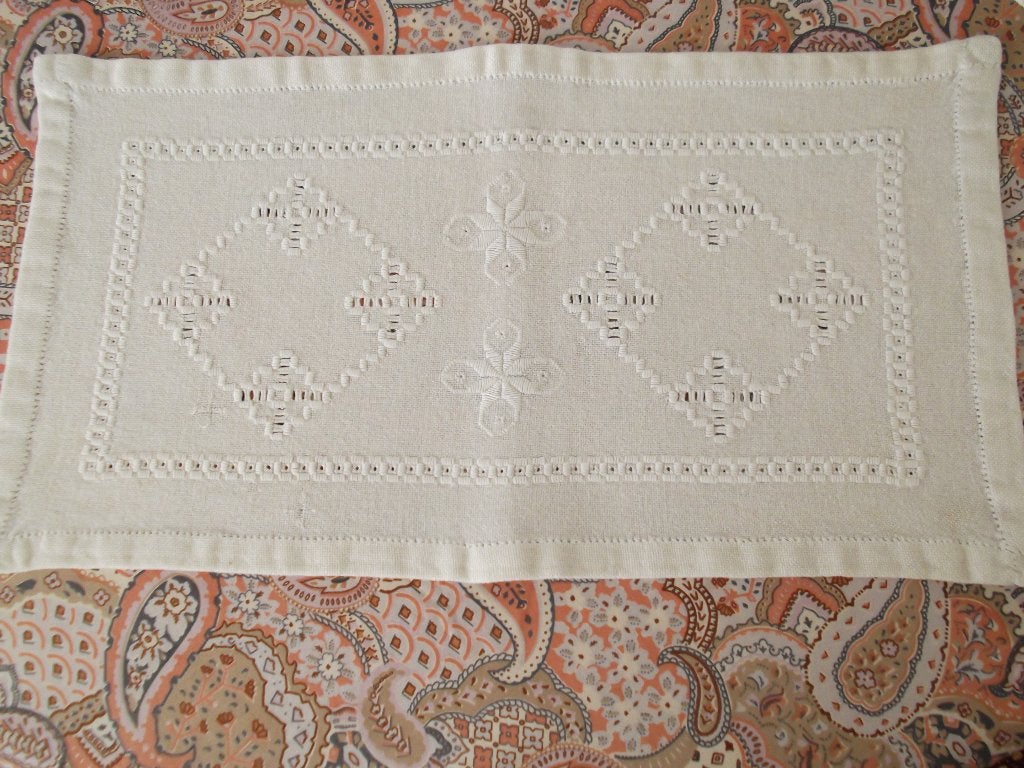 Een mooi Hadanger geborduurd tafel lopertje/kleedje, Ophalen of Verzenden