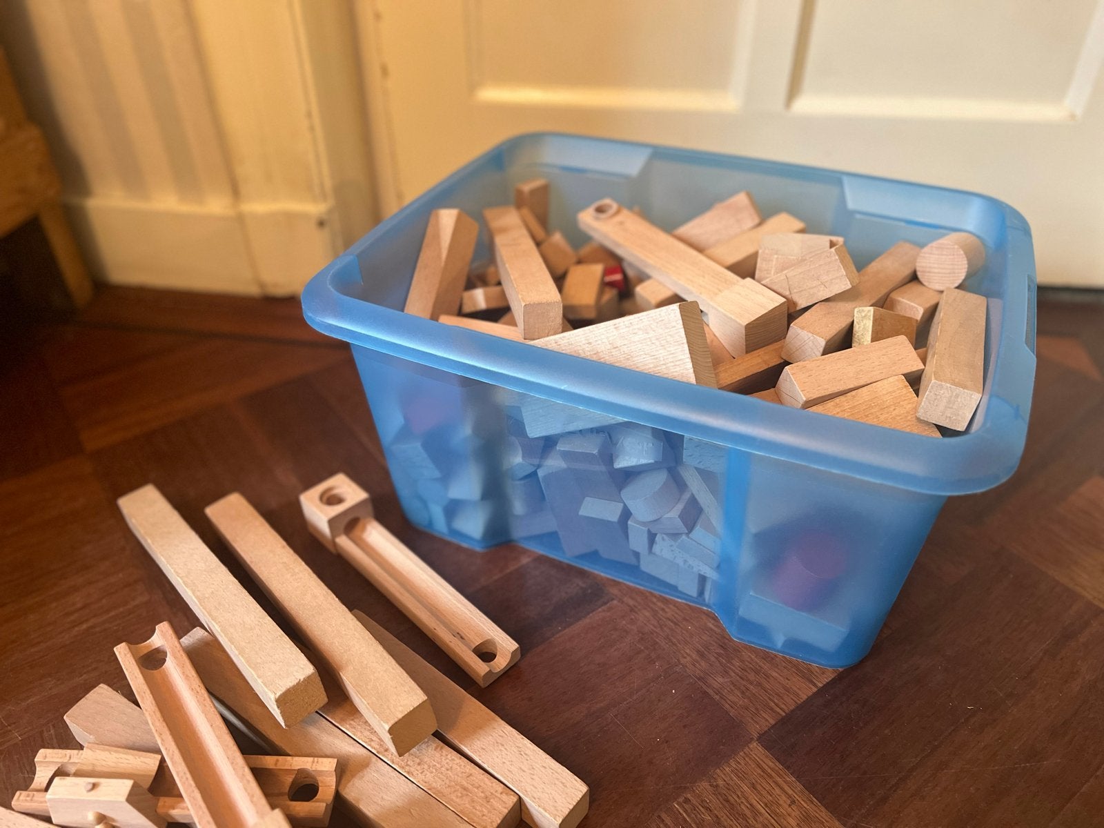 Grote set houten blokken + houten knikkerbaan, Ophalen, Gebruikt, Overige typen