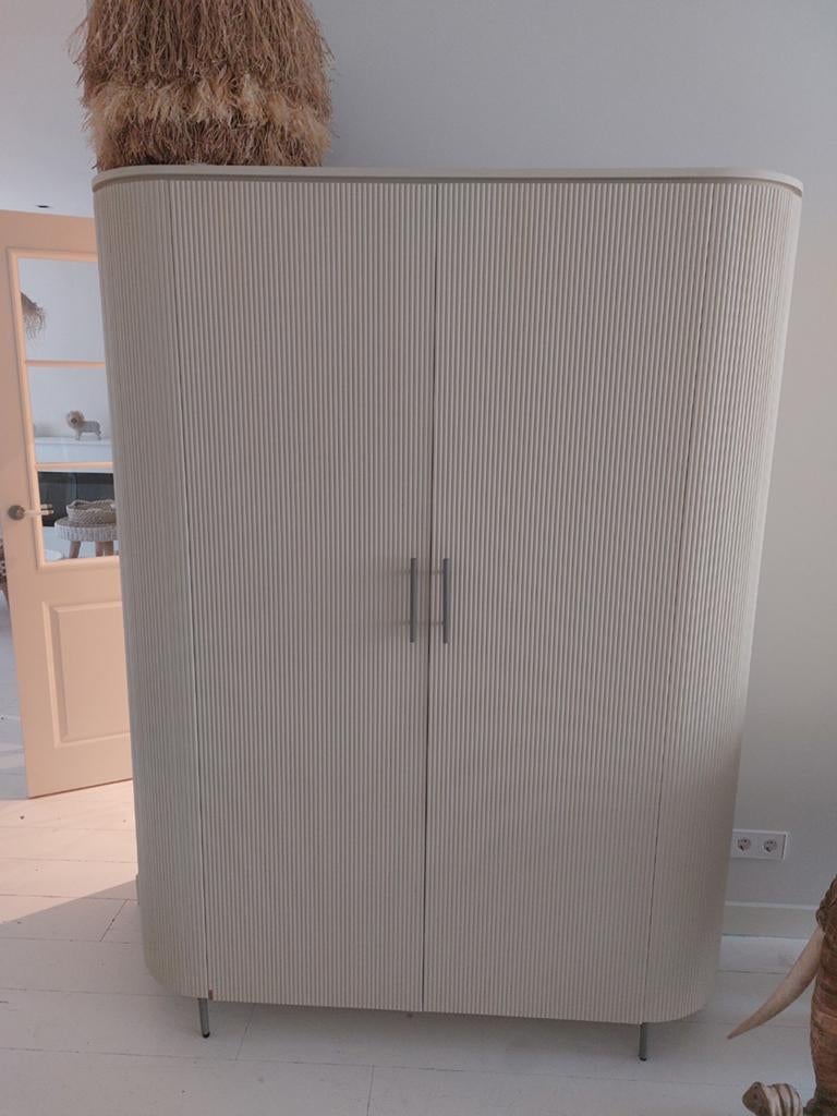 Japandi massieve kast - veel opbergruimte, Ophalen, Met plank(en), 100 tot 150 cm, Zo goed als nieuw