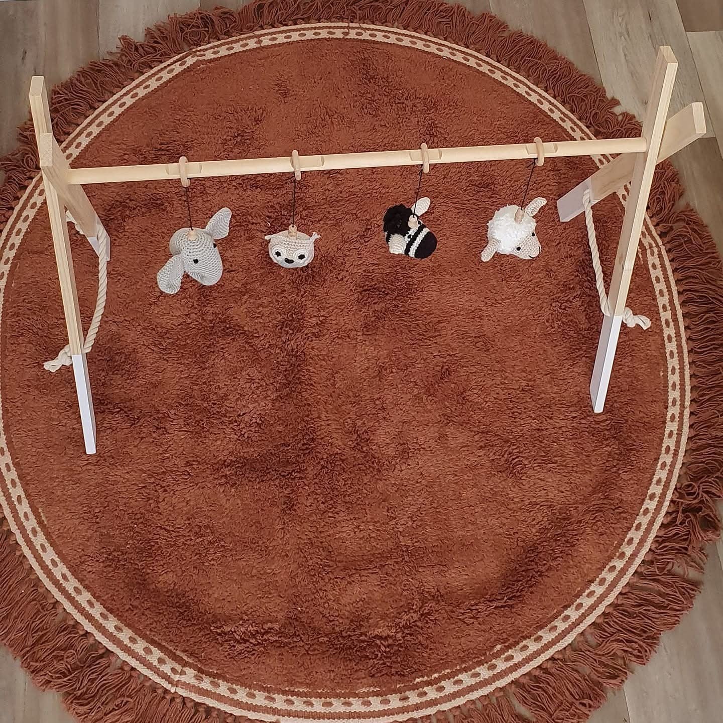Houten babygym met gehaakte speeltjes, Ophalen, Zo goed als nieuw, Babygym