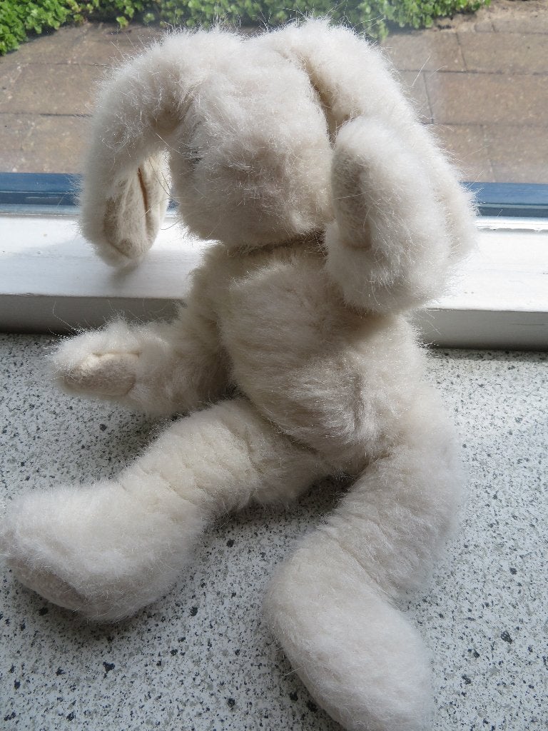 Pluche konijn merk Happy Horse uit 1994 meet ca 28 cm, Gebruikt, Happy Horse, Ophalen of Verzenden, Middelgroot (20 tot 80 cm)