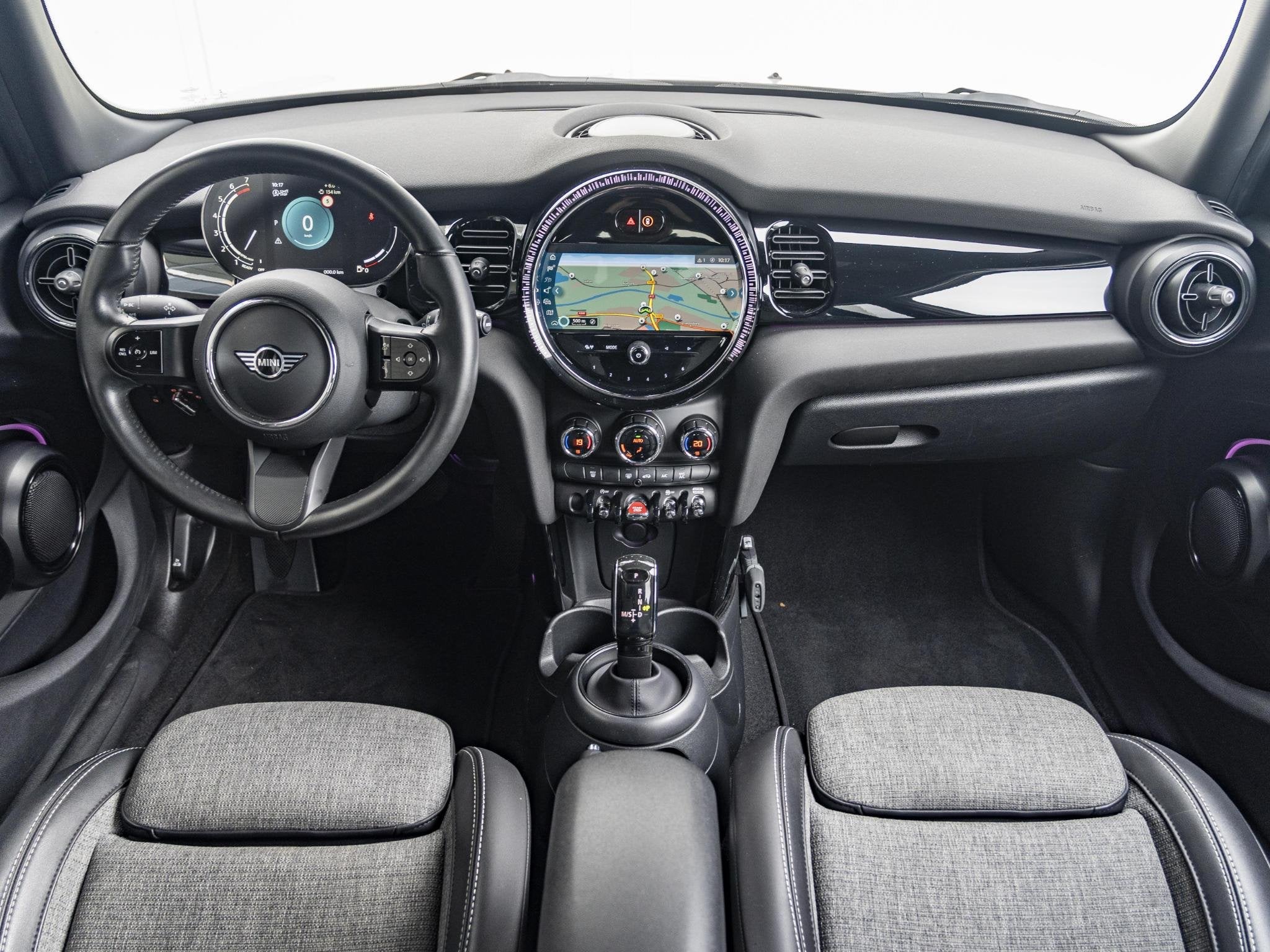 MINI 5-deurs Cooper Classic + Comfort Plus + Piano Black Ext, Gebruikt, Met garantie (alle), Origineel Nederlands, 3 cilinders