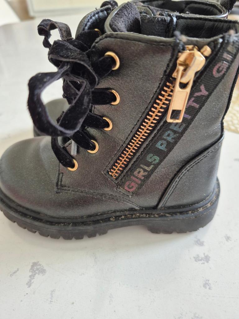 Zwarte meisjes laarzen met rits en veters, Kinderen en Baby's, Kinderkleding | Schoenen en Sokken, Gebruikt, Meisje, Ophalen of Verzenden