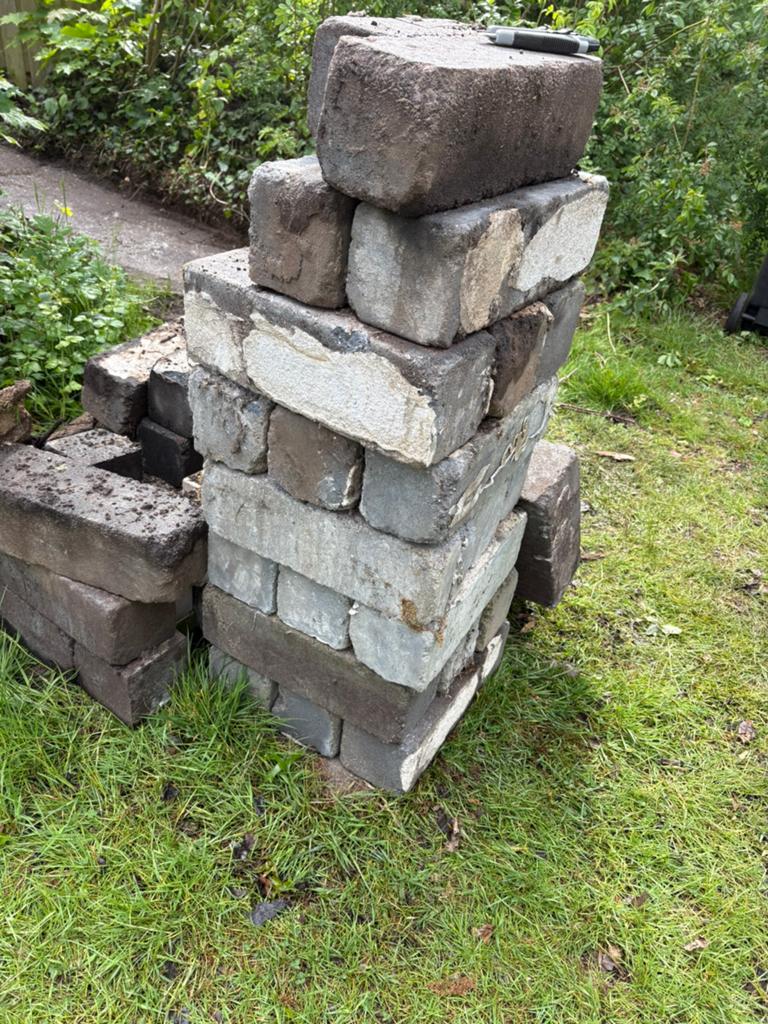 GRATIS BLOKKEN STENEN/ LOSSE STENEN, Ophalen, Zo goed als nieuw, Beton, Klinkers