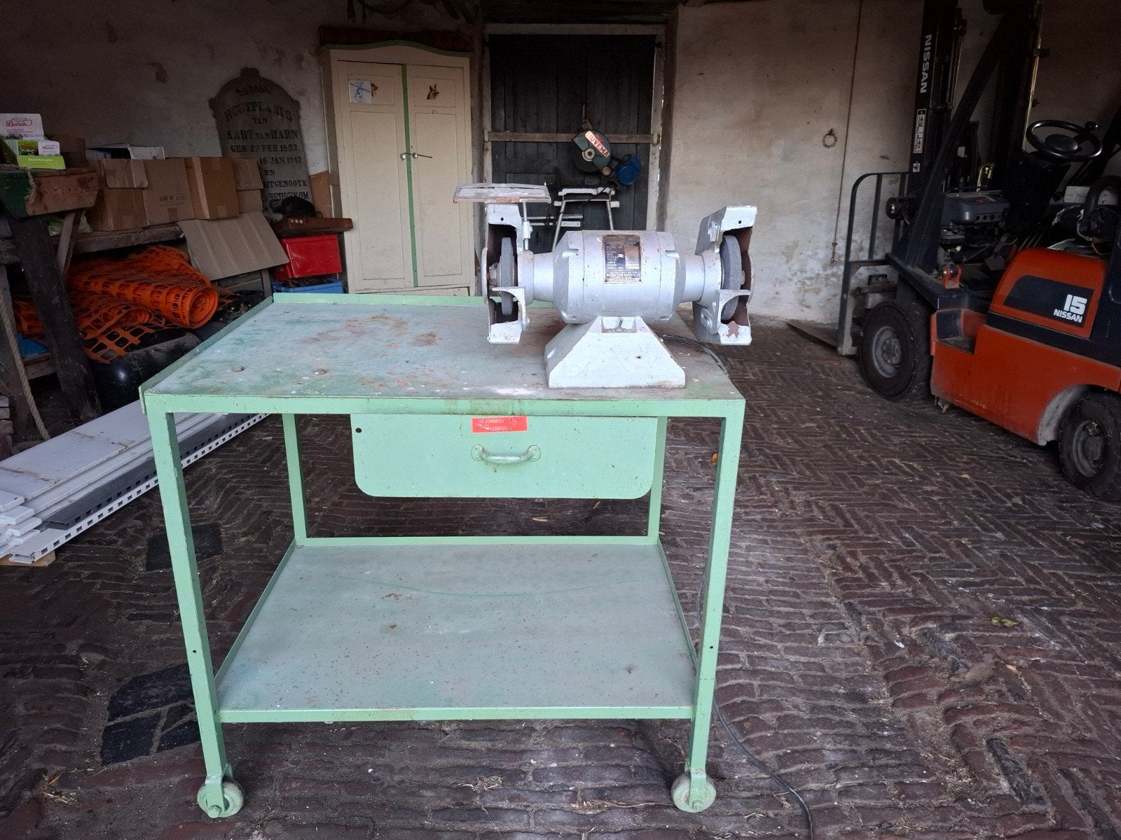 Amaril Slijpmachine 660W op Verrijdbare metalen Tafel, Ophalen, Gebruikt, Crown, Werkbankslijpmachine