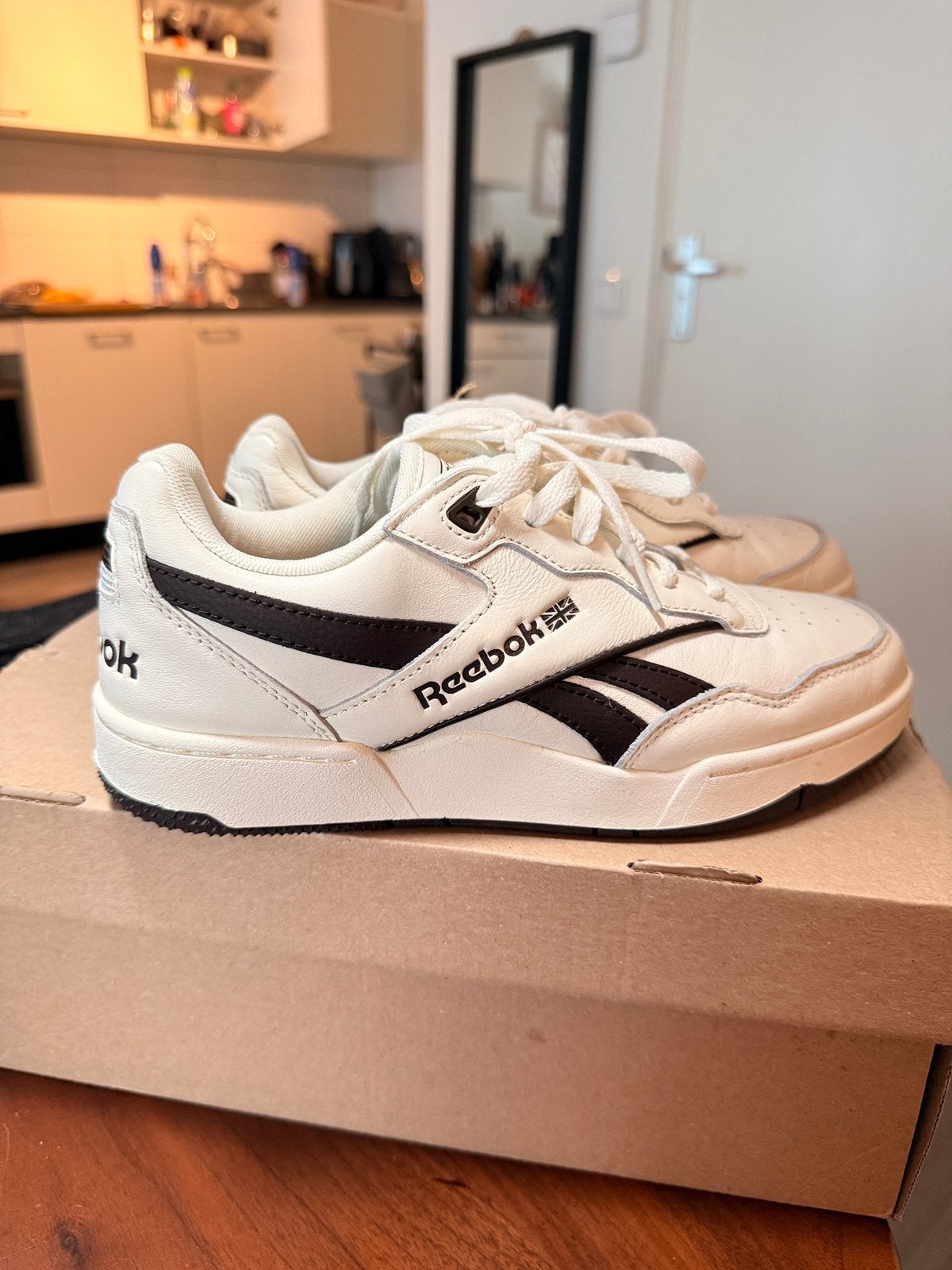 Reebok Club C 85 wit zwart – maat 35 – valt als 36.5, Ophalen of Verzenden, Zo goed als nieuw, Wit, Sneakers of Gympen