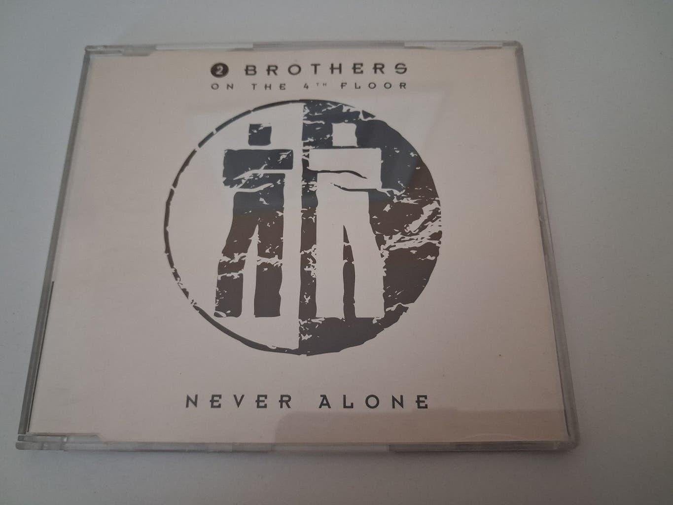 CD 2 Brothers On The 4th Floor – Never Alone, Cd's en Dvd's, Gebruikt, Verzenden, Elektronisch, Single