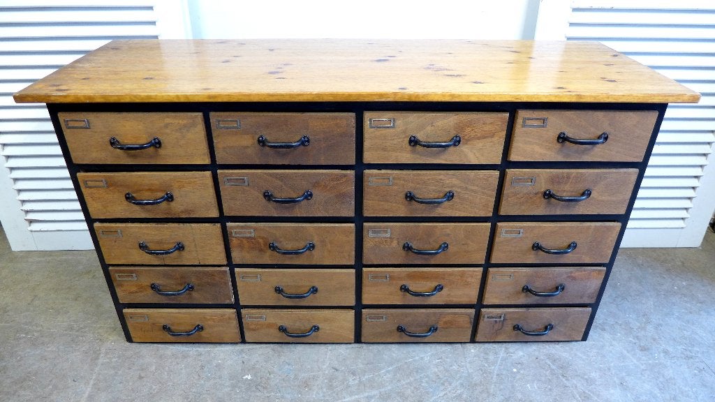 Foto 10 van Prachtige vintage werkbank toonbank  ladekast