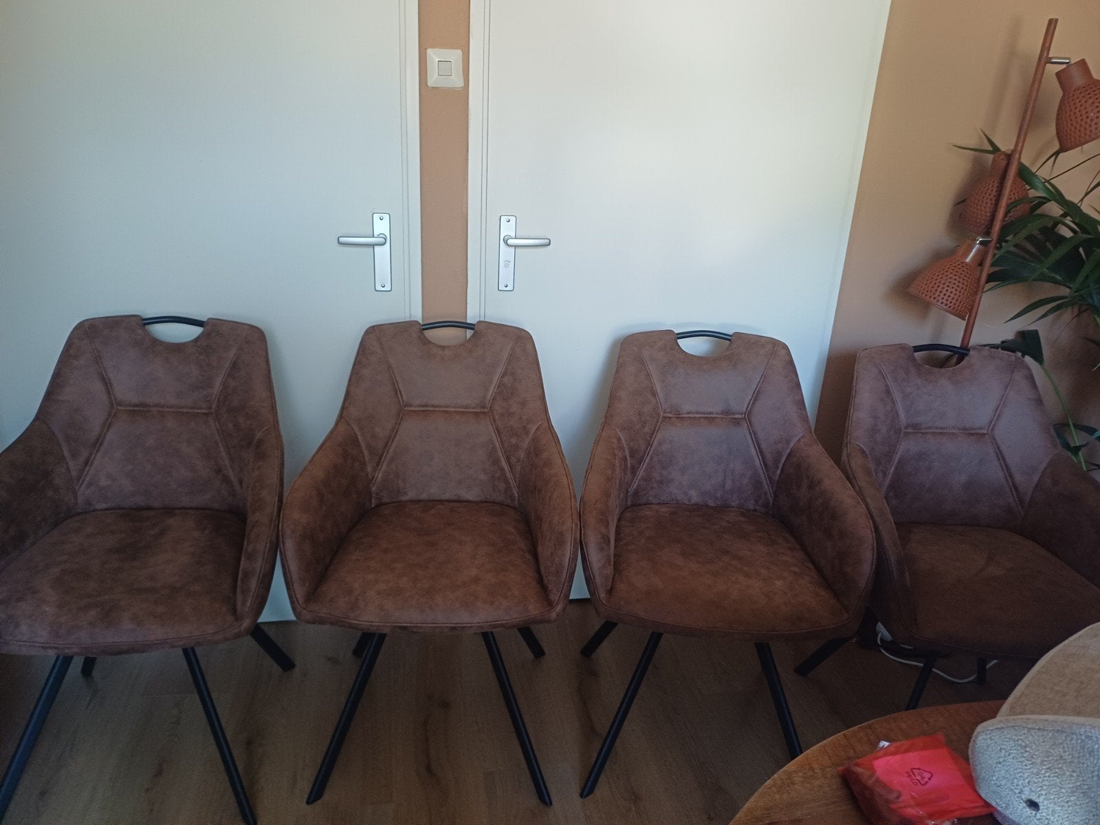 4 mooie eetkamerstoelen, Ophalen