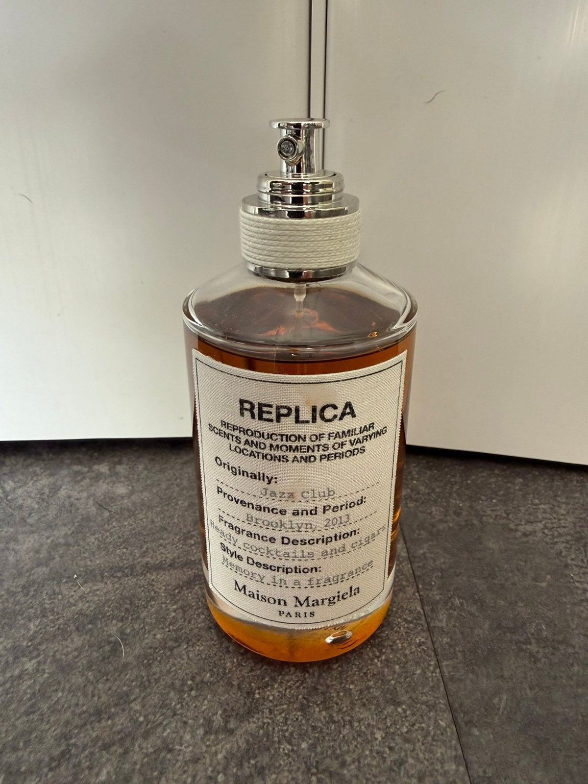 Maison Margiela Jazz Club 100ml (95% vol), Sieraden, Tassen en Uiterlijk, Uiterlijk | Parfum, Ophalen of Verzenden, Zo goed als nieuw