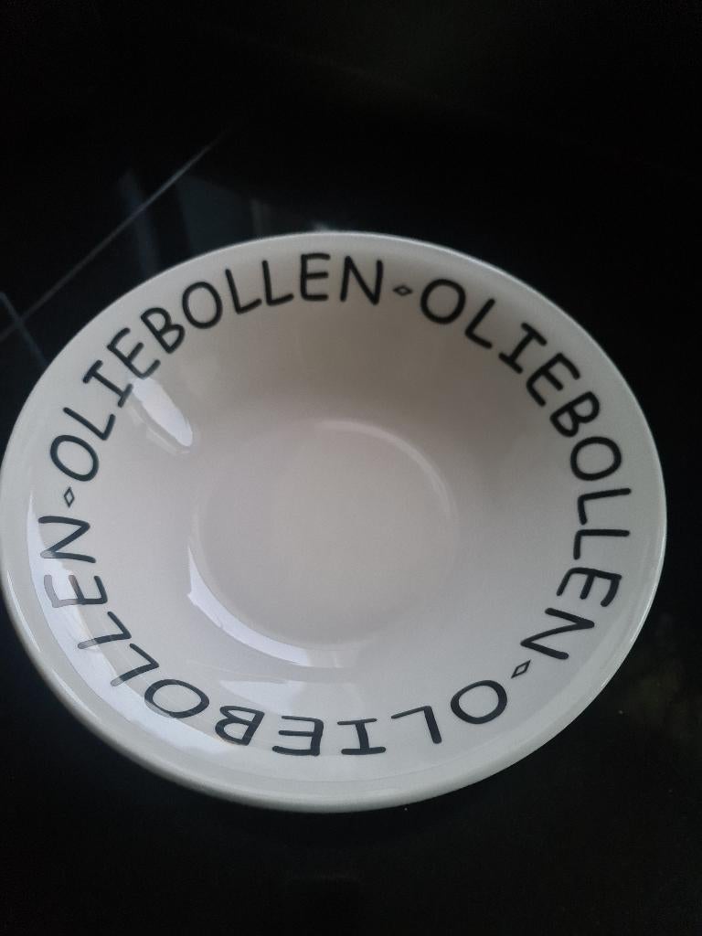 Oliebollenschaal - Aardewerk - 27cm, Ophalen of Verzenden, Overige stijlen, Aardewerk, Schaal of Schalen