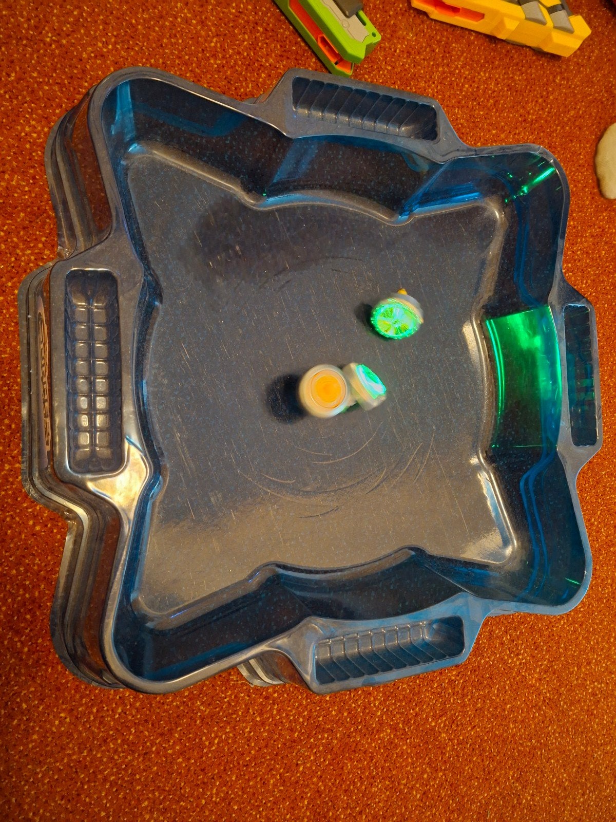 Silverlit spinner set ( arena, 3 tollen, 2 launchers), Verzamelen, Ophalen of Verzenden, Zo goed als nieuw