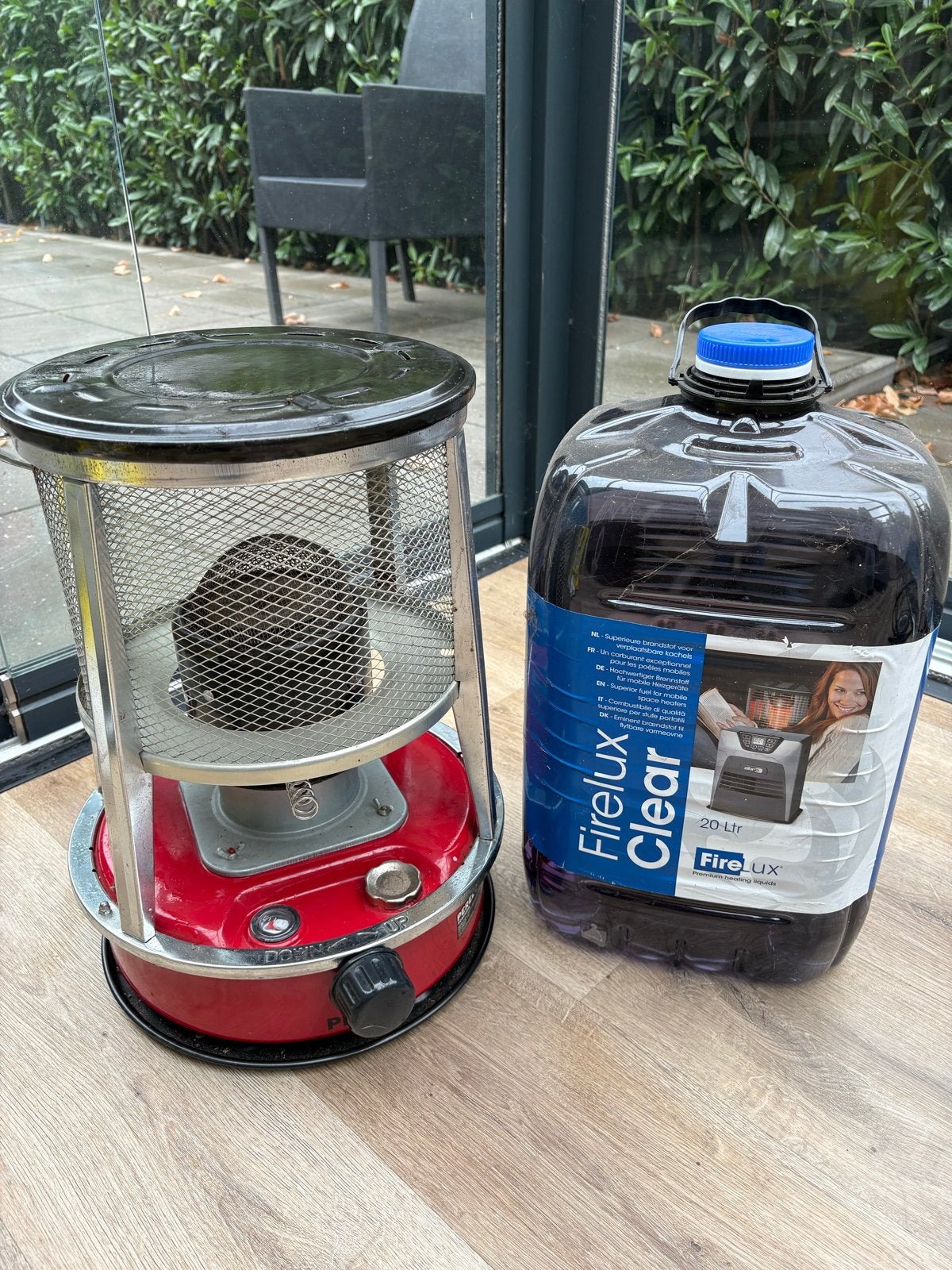 Perel Petroleumkachel TC84100N met 20L Firelux Clear, Huis en Inrichting, Kachels, Ophalen, Gebruikt, Overige brandstoffen, Petroleumkachel