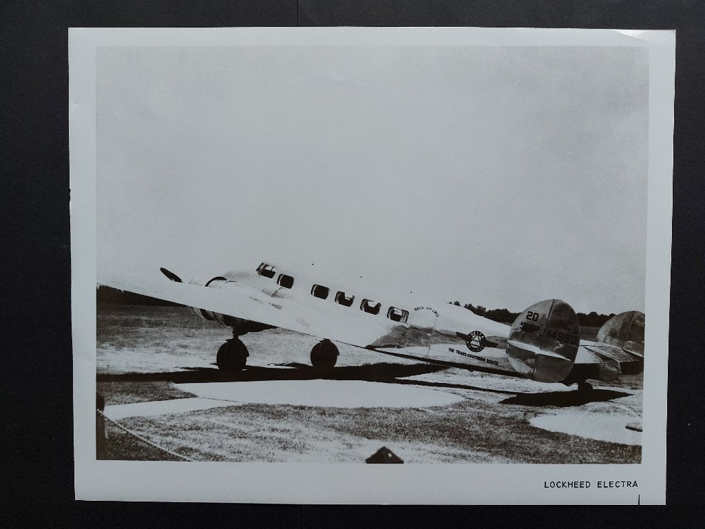 Foto van een Lockheed Electra van Delta Air Lines (F1017), Ophalen of Verzenden, Gebruikt, Kaart, Foto of Prent