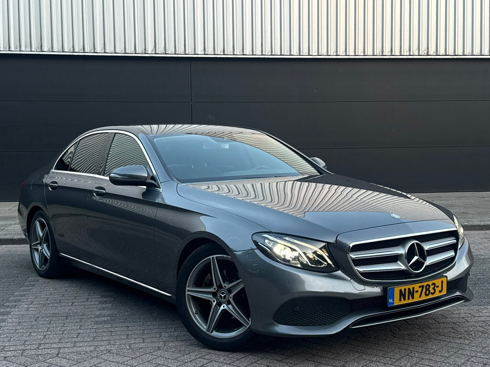 Mercedes-Benz E-klasse 200d Avantgarde / Burmester / AMG, Automaat, Achterwielaandrijving, 4 cilinders, Leder en Stof