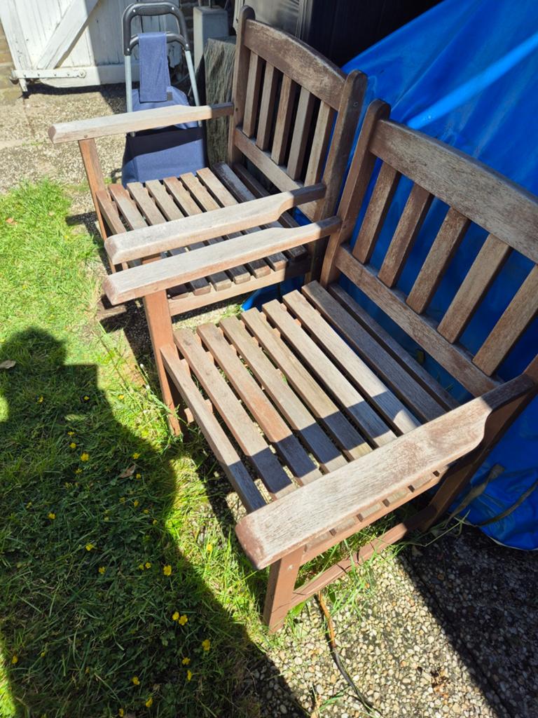 2x Teakhouten tuinstoelen - stevig, opknapbeurt nodig, Ophalen