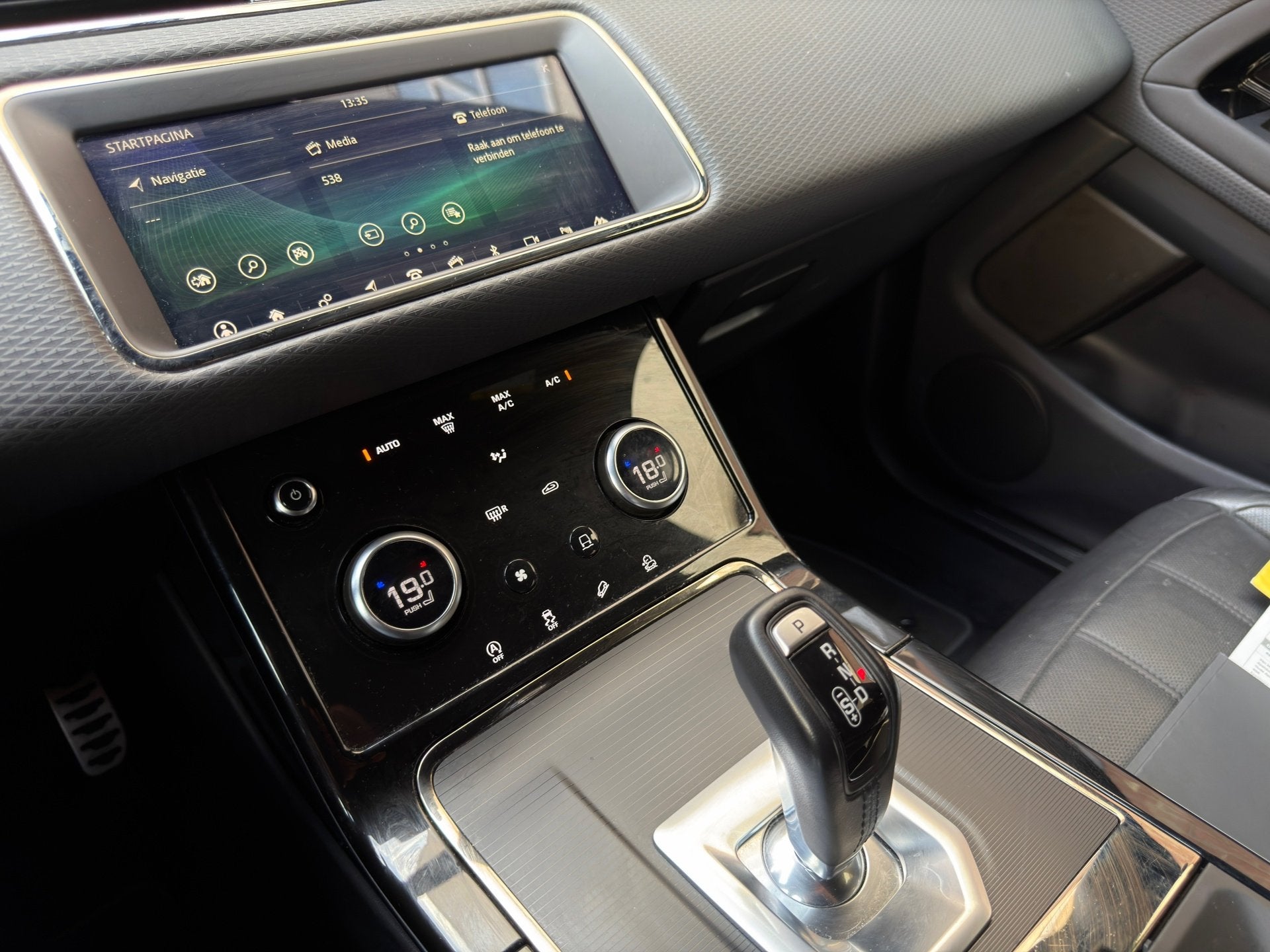 Foto 18 van Land Rover Range Rover Evoque 2.0 P200 AWD R-Dynamic HSE BLA