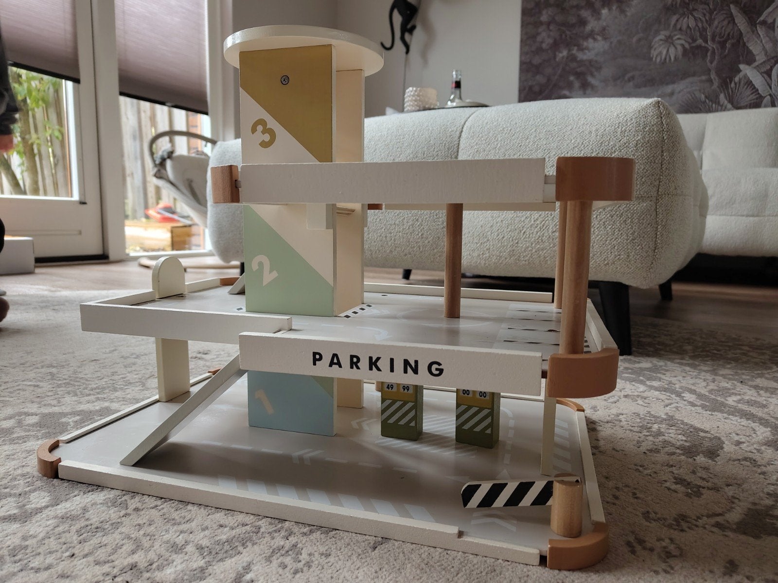 Houten autogarage met lift van Petite Amélie, Ophalen