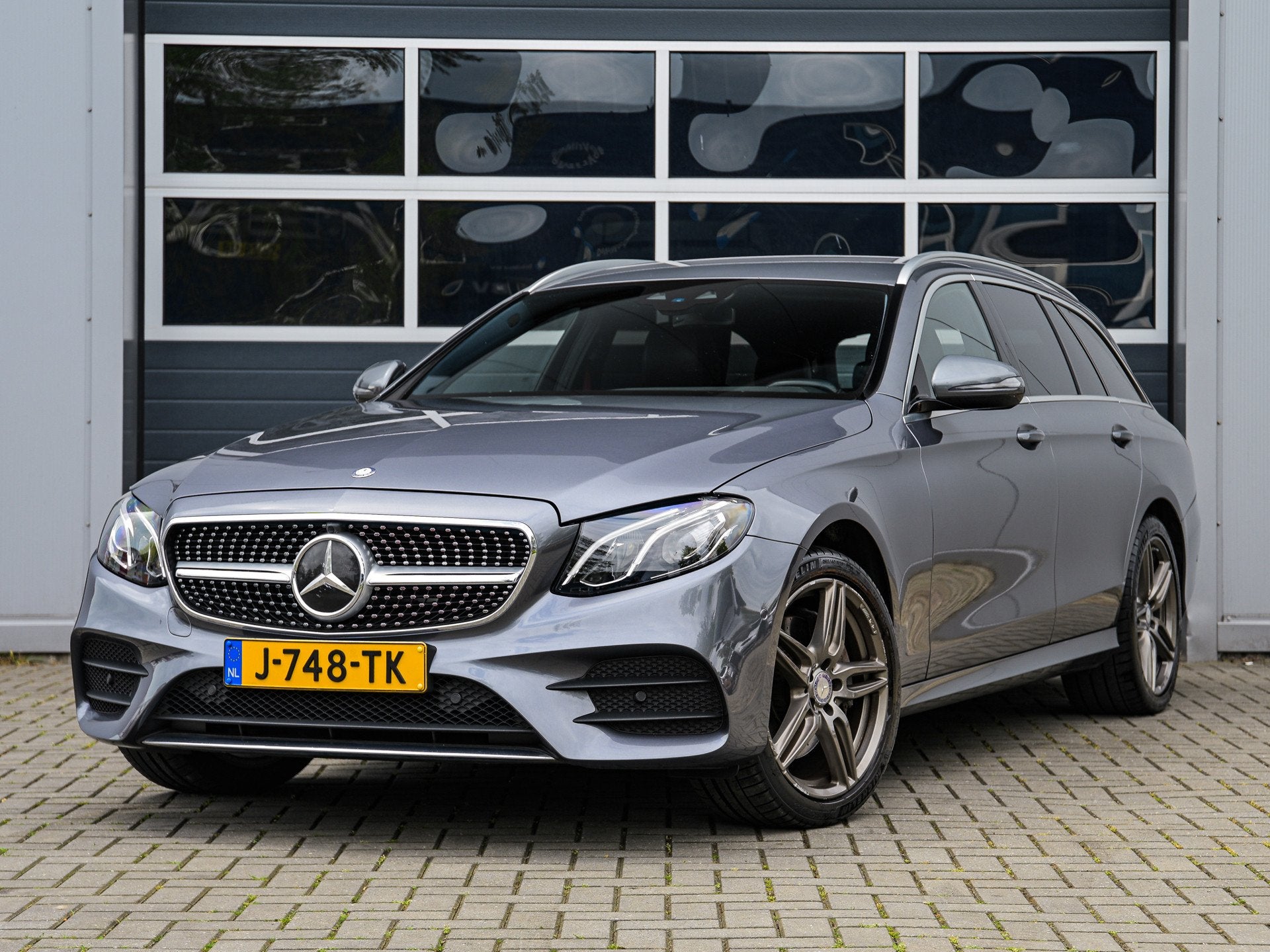 Mercedes-Benz E-klasse Estate 220 d AMG | Widescreen | Leder, Dealer onderhouden, Achterwielaandrijving, Gebruikt, Leder