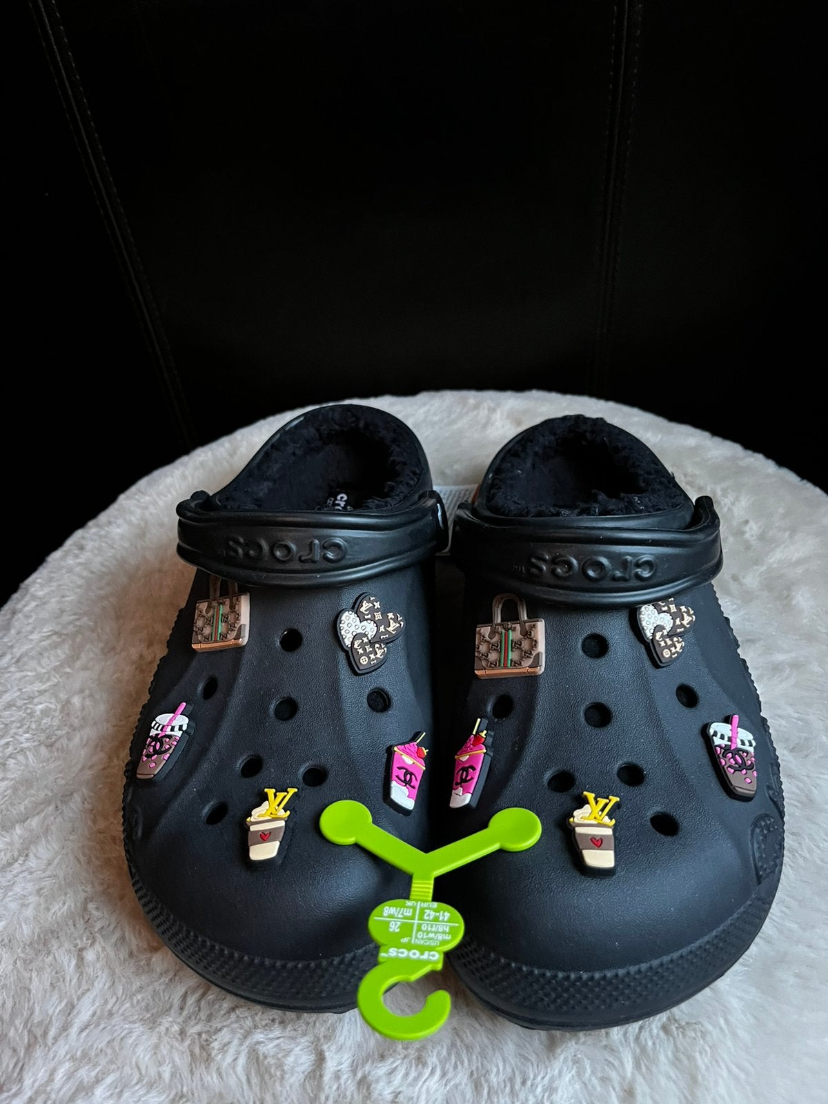 Nieuwe Gave Originele Crocs Met Charms Maat 41-42, Ophalen of Verzenden, Nieuw, Zwart