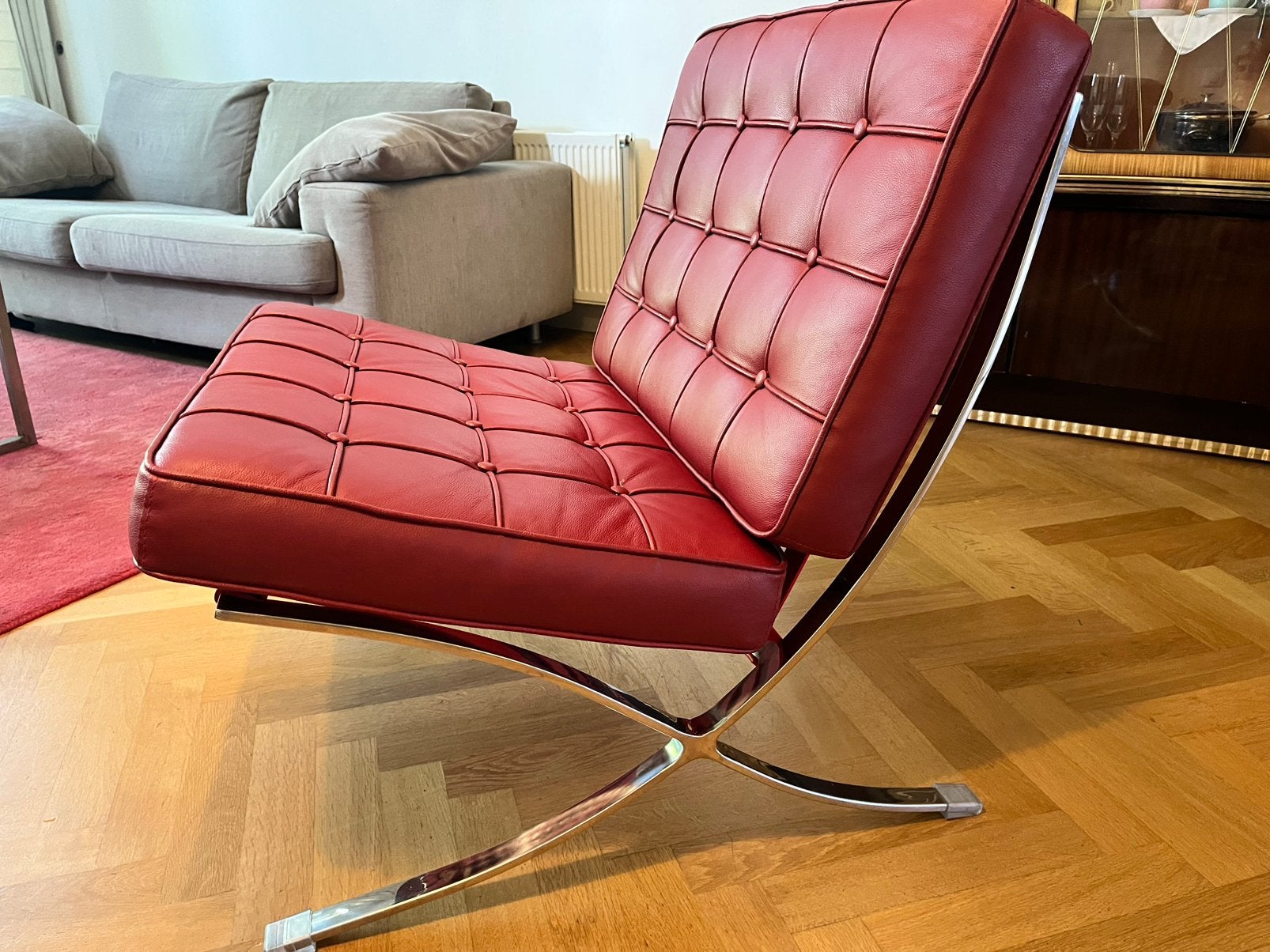 Barcelona chair (replica) bordeaux rood, Huis en Inrichting, Fauteuils, Ophalen, Zo goed als nieuw, 75 tot 100 cm, 50 tot 75 cm