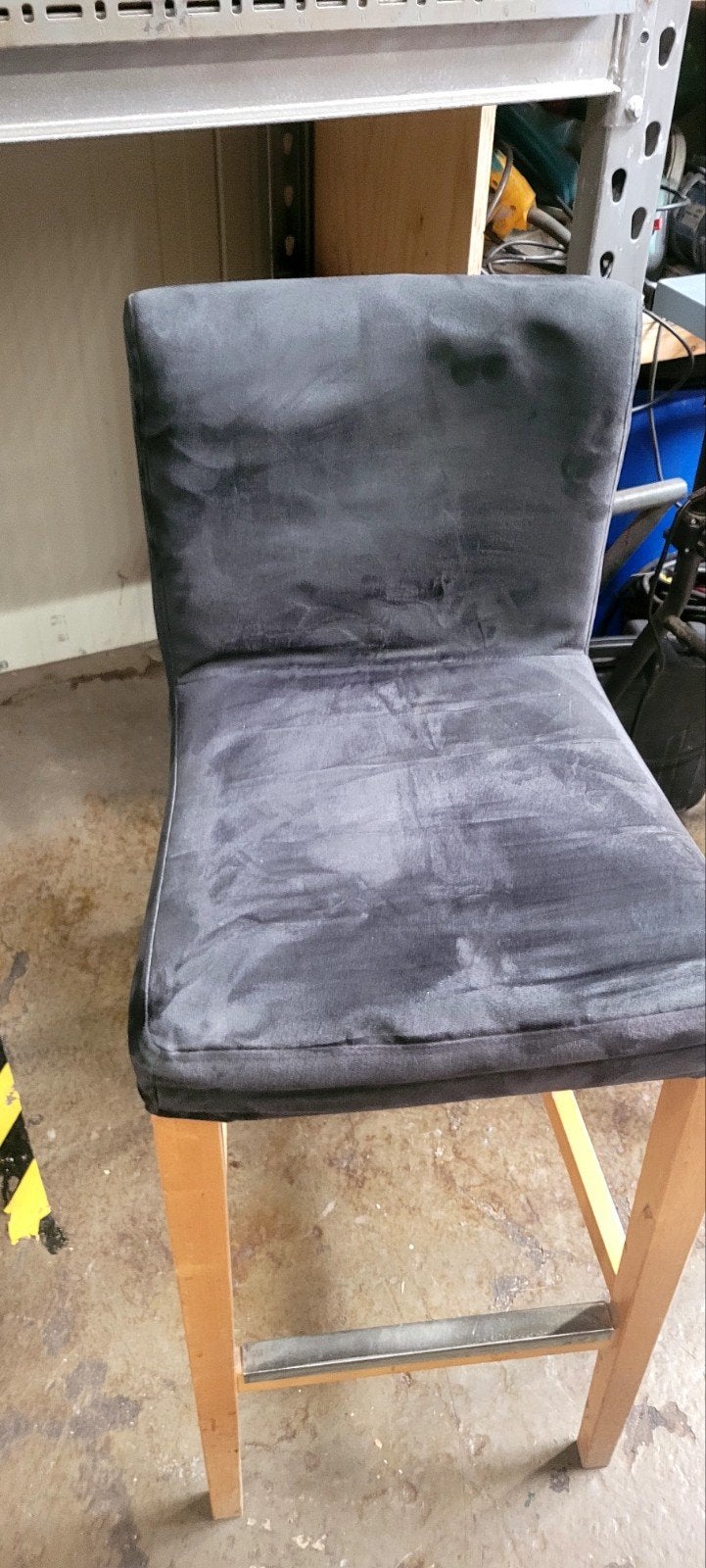 Grijze barkruk met houten onderstel, Ophalen, Gebruikt, Stof, Eén