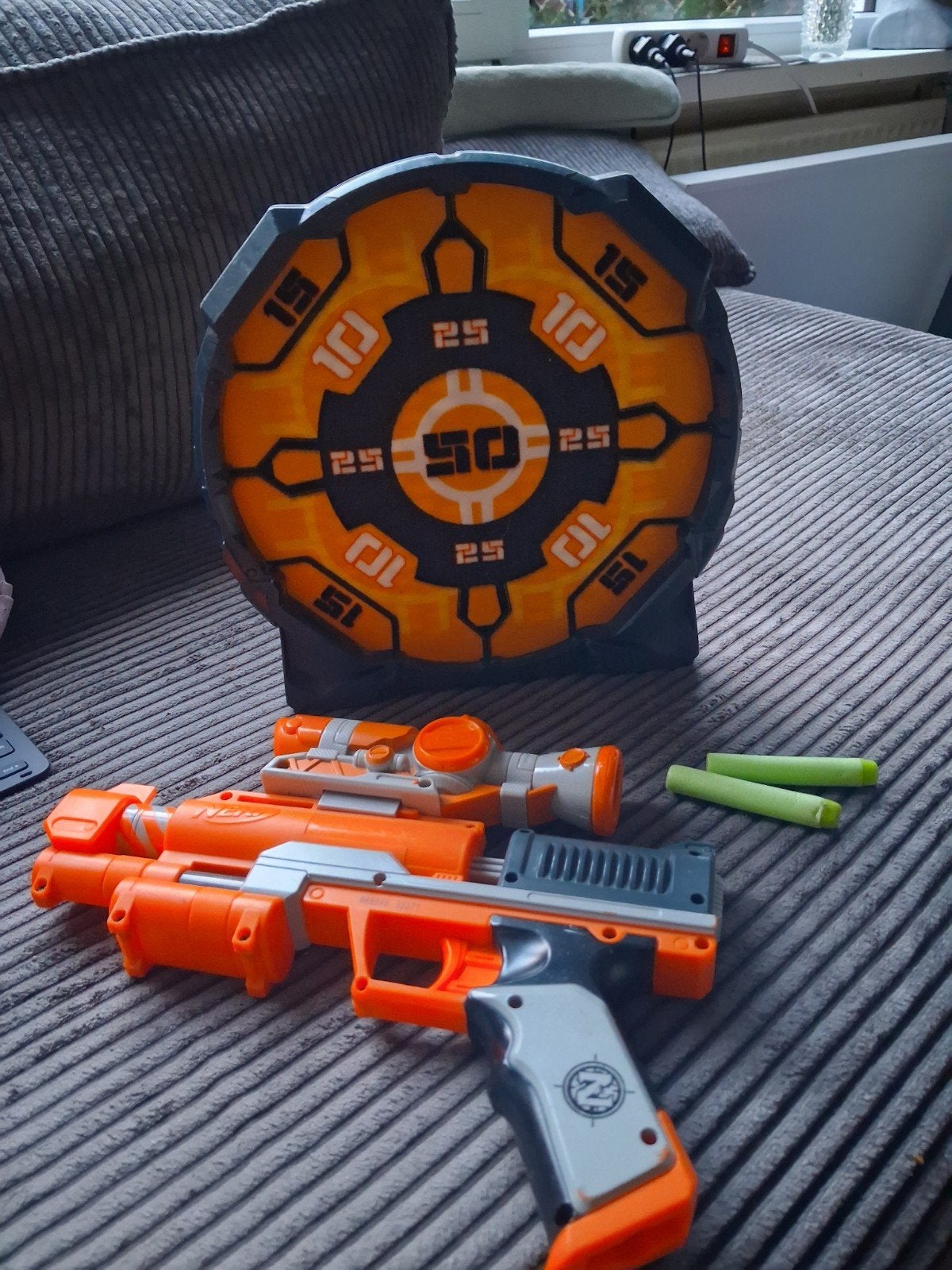 Nerf Zombie Strike met oefen target 

neemt u oo, Ophalen of Verzenden