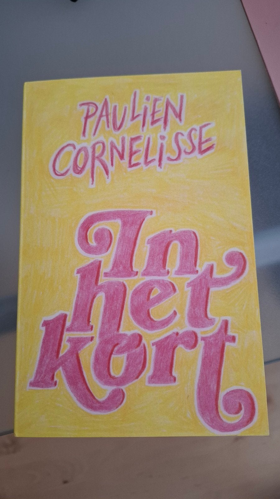 In het kort - Paulien Cornelisse (Nieuw), Boeken, Essays, Columns en Interviews, Ophalen of Verzenden, Nieuw, Paulien Cornelisse