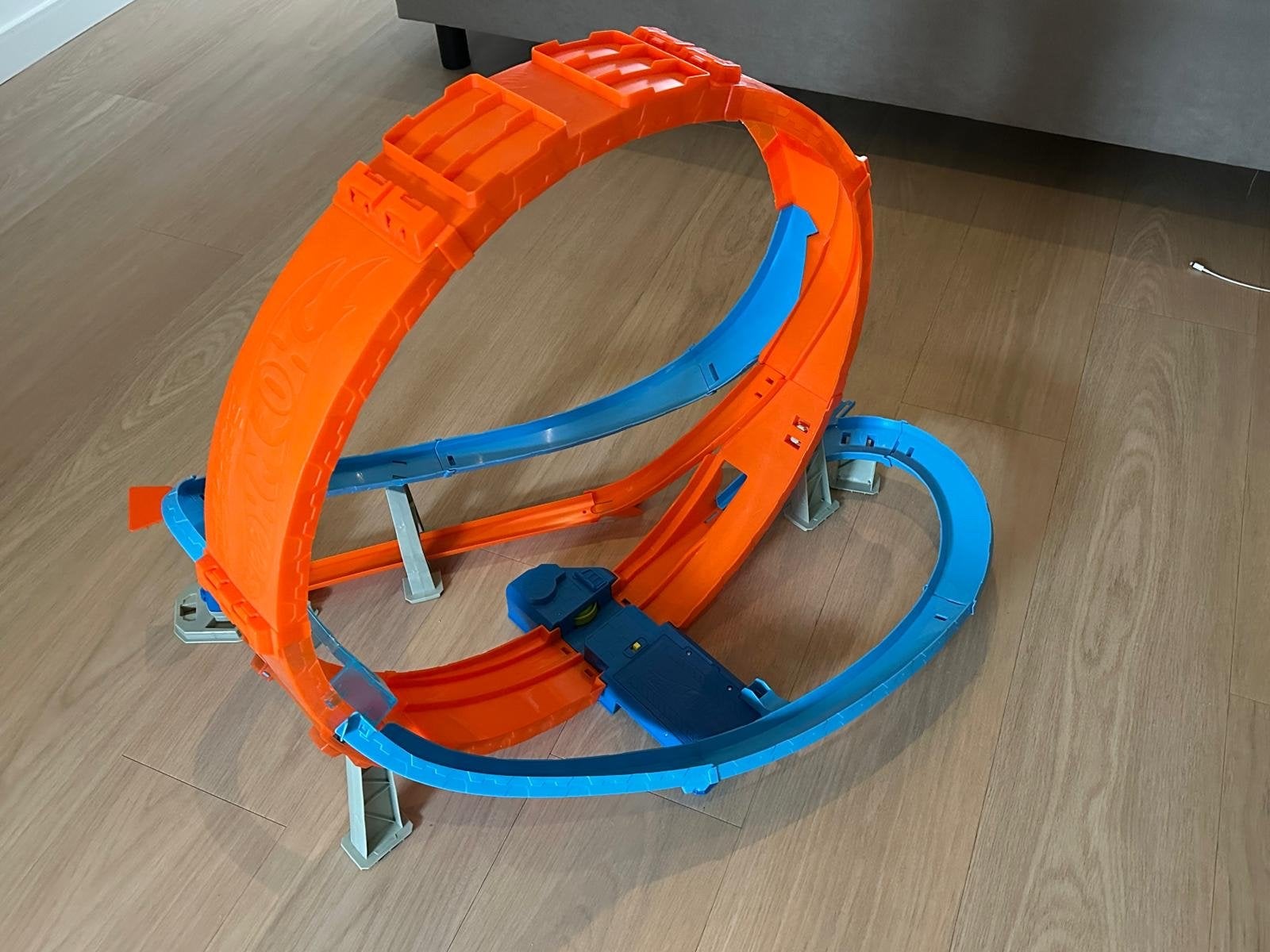 Nieuwe Hot Wheels racebaan met looping en batterij, Racebaan, Nieuw, Ophalen of Verzenden, Hot Wheels