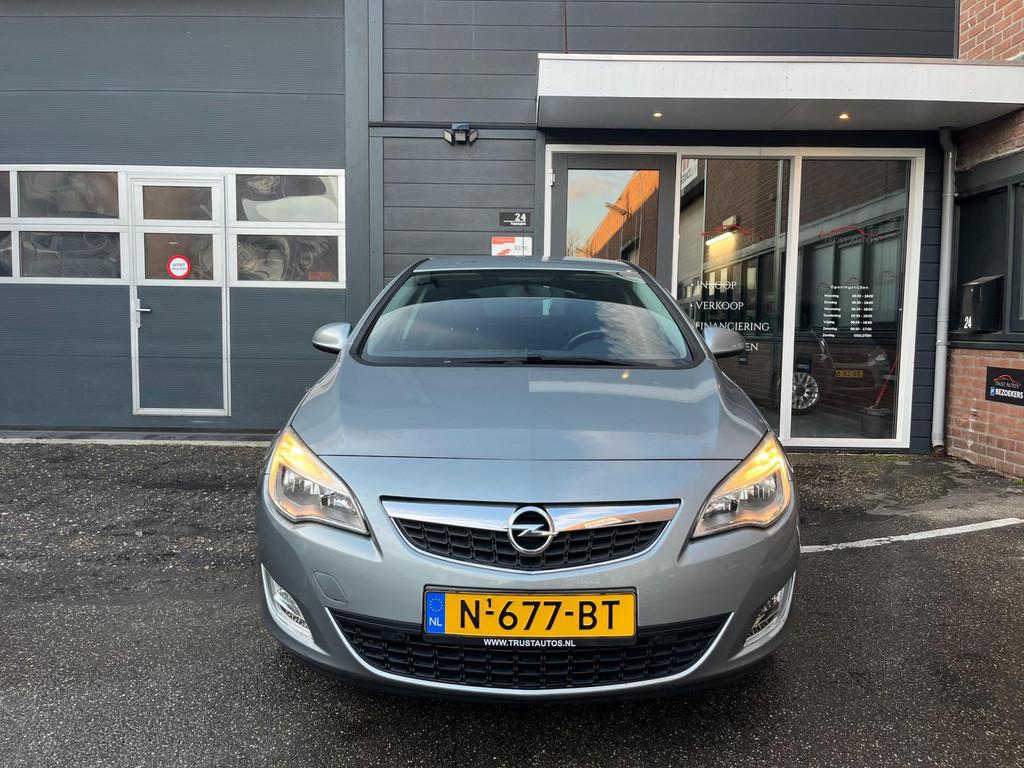 Opel Astra 1.4 Cosmo|Pdc|Cruise|Aux|Airco|Stoelverwarming, Voorwielaandrijving, Euro 5, 101 pk, Gebruikt