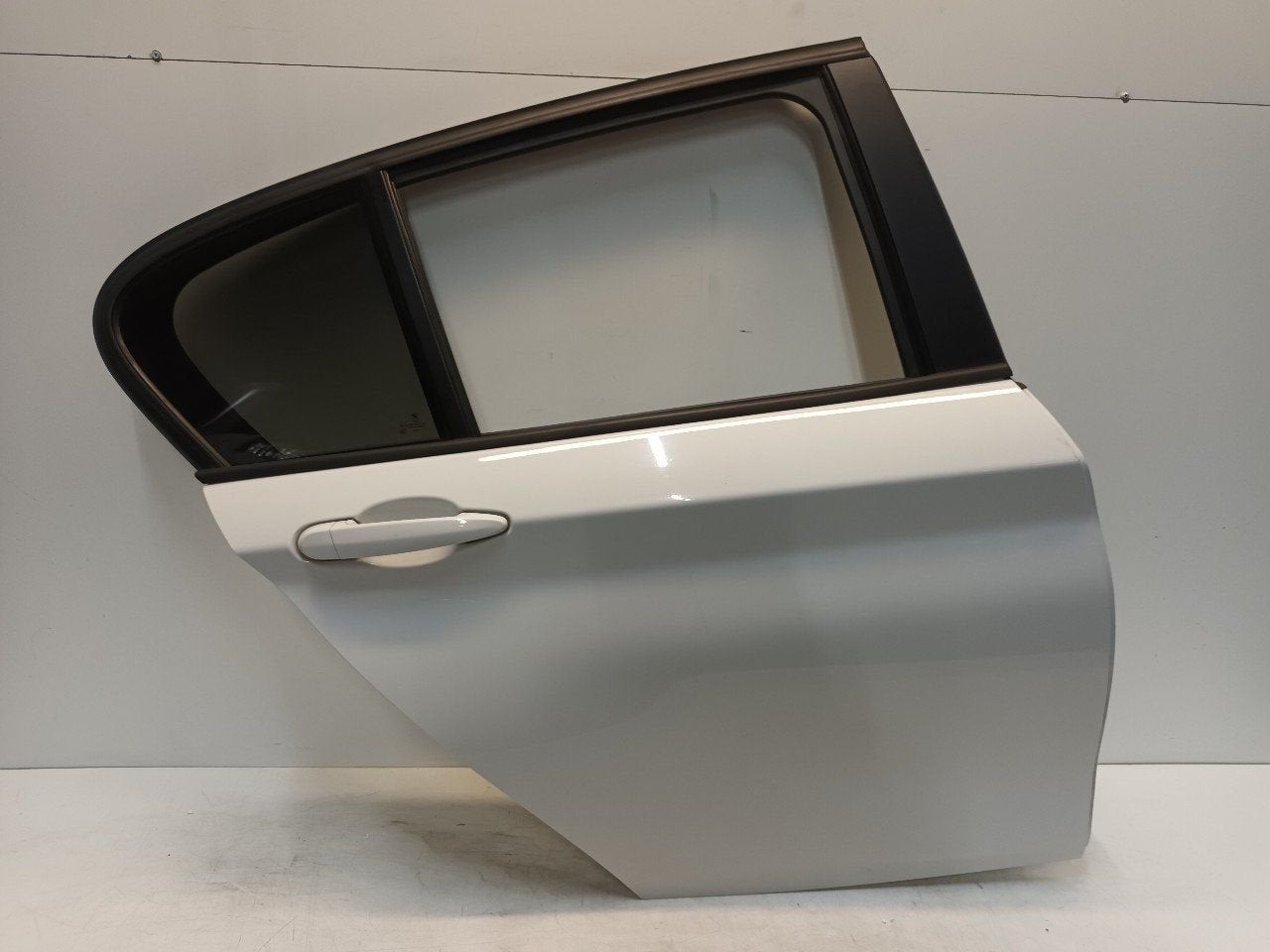 Portier rechts achter BMW 1 serie, Onderdelen@venauto.nl, Van der Ven Autorecycling B.V., Gebruikt, Ettenseweg 76, 4706 PB Roosendaal, The Netherlands