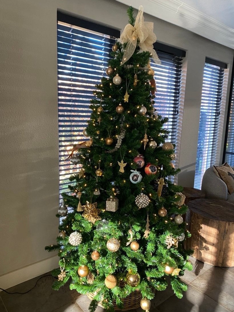 Te koop: Grote kunstkerstboom met ledverlichting 210 cm, Ophalen, Zo goed als nieuw