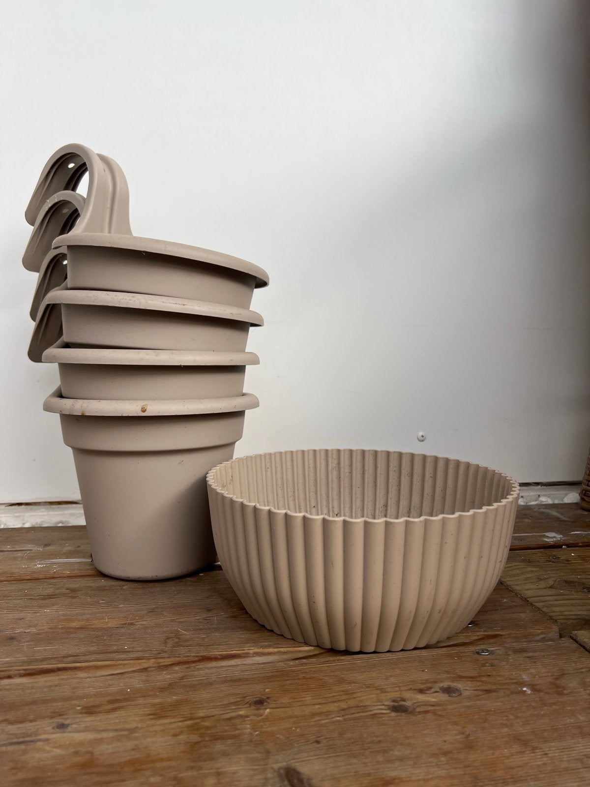 Set van 4 kunststof bloempotten en 1 schaal, Tuin en Terras, Ophalen, Kunststof, Minder dan 30 cm, Minder dan 60 cm